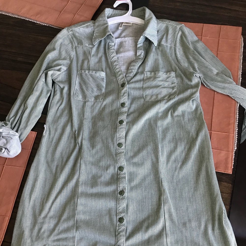 Green/white stripped button tunic